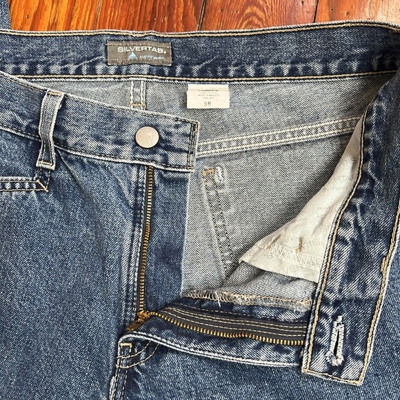 Vintage Y2K Silver Tab Jeans by Levi's in Medium Stonewashed Blue Size 9M - Picture 7 of 8